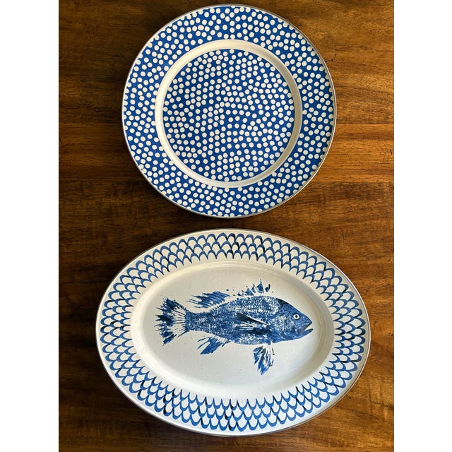 Late 20th Century Late 20th Century Golden Rabbit Blue & White Enamelware Serveware Set ()Fish Platter, Splatter Lidded Dish & Polka Dot Serving Plate) - 3-Piece For Sale - Image 5 of 12