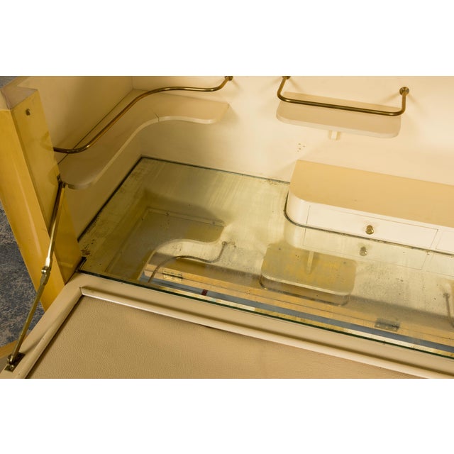 1930s French Art Deco Blond Lacquer Bar Cabinet For Sale - Image 10 of 18