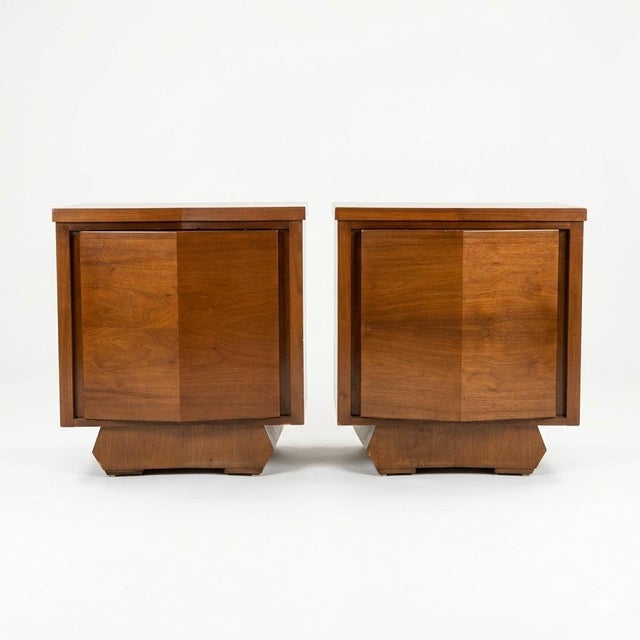 Mid-Century Modern Sculptural Atomic Style Mid-Century Modern Pair of Nightstands, C. 1960s For Sale - Image 3 of 11
