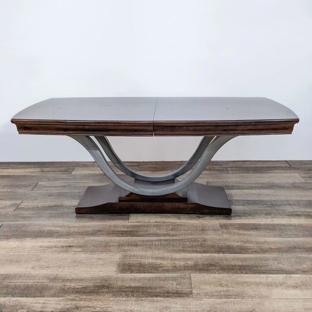 Bernhardt Paris Line Dining Table & Chairs – Excellent Condition This elegant dining set from Bernhardt’s distinguished...