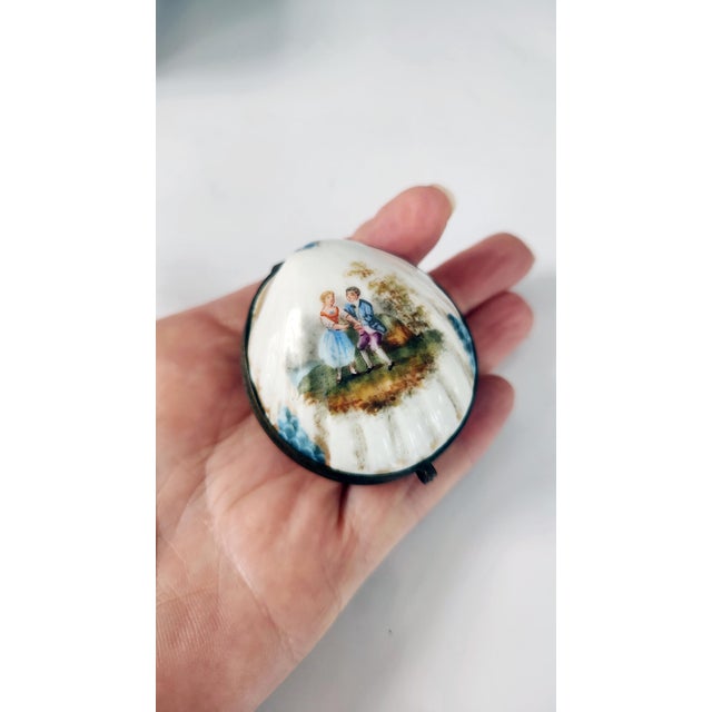 Antique French Limoges Hand-Painted Shell Trinket Box With Gilt Mount, Circa 1900 For Sale - Image 14 of 16