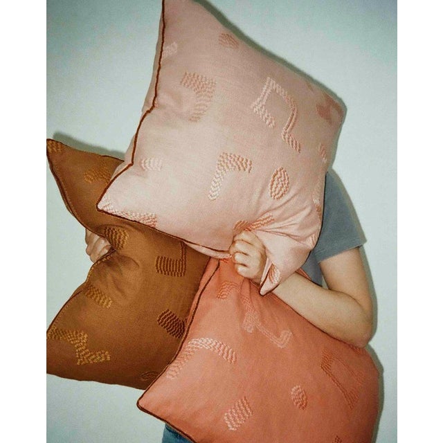 Contemporary Clay Raphia Cushion by Ceraudo For Sale - Image 3 of 7