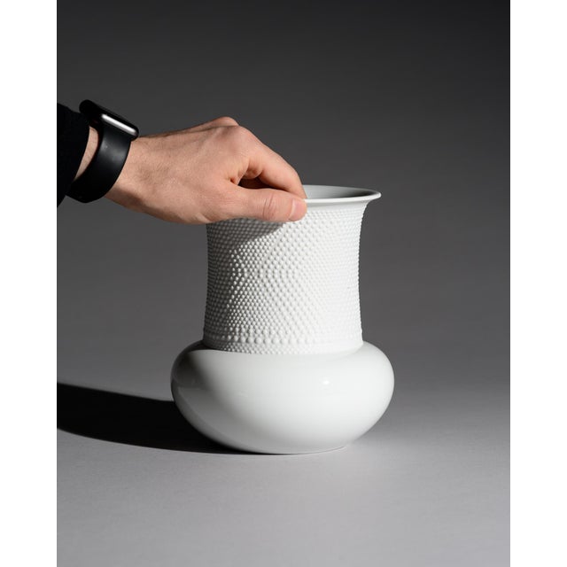 Vintage Black and White Porcelain Vases by Tapio Wirkkala for Rosenthal Studio-Line, 1980s, Set of 2 For Sale - Image 9 of 13