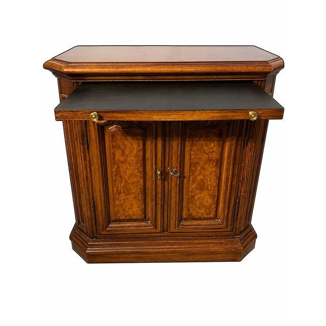 French Provincial Thomasville 20th Century Burl Nightstand For Sale - Image 3 of 6