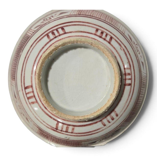 An authentic 17th-century Chinese Swatow (Zhangzhou) porcelain bowl, crafted during the Wanli period of the Ming Dynasty....