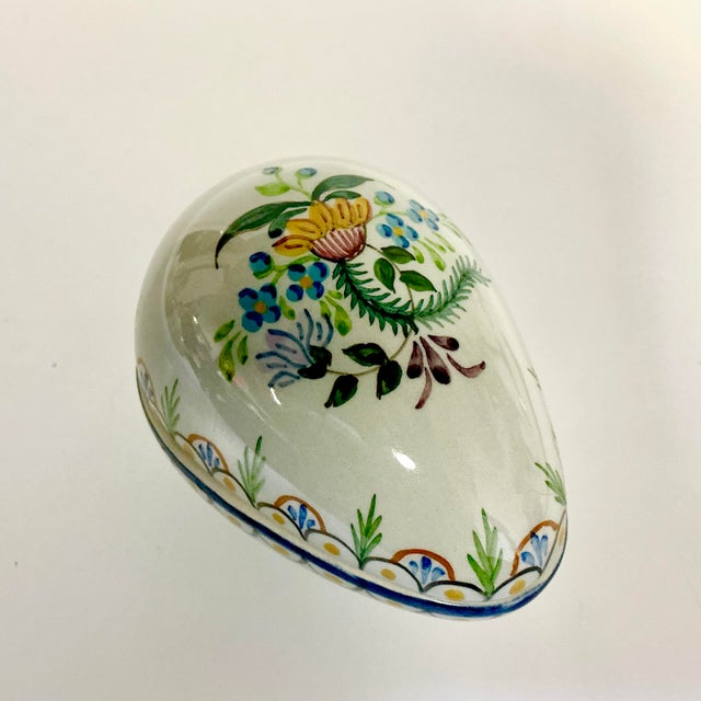 Ceramic -1950s Vintage Mediterranean Portuguese Art Nouveau Hand-Painted Porcelain Egg Trinket Box - Easter For Sale - Image 7 of 10
