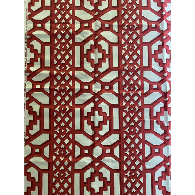 Inspired by Elsie de Wolfe's trellised rooms, this fretwork pattern was introduced in the 1970s. It's been reimagined with...