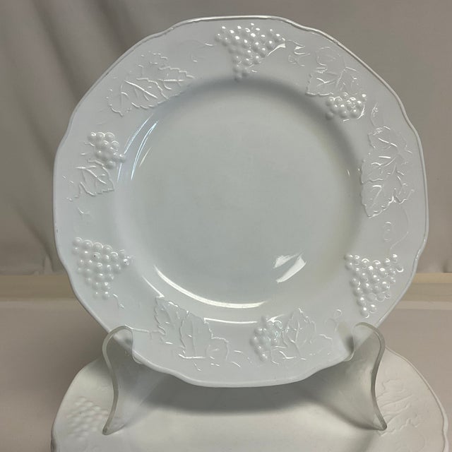 1970s Americana Arts & Crafts Indiana Glass Co. Grape Leaf Cluster Dinner Plates - Set of 8 For Sale - Image 11 of 12