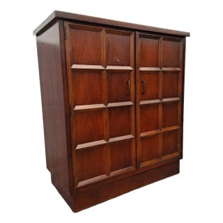 1970's Vintage Traditional Style Dry Bar Storage Cabinet by Lane Furniture Company For Sale