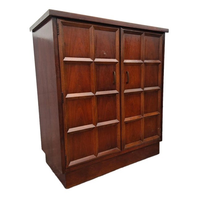 1970's Vintage Traditional Style Dry Bar Storage Cabinet by Lane Furniture Company For Sale