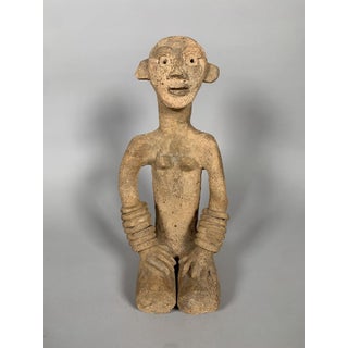 Title: Bankoni statuette, Mali, 13th-15th century, terracotta, red ochre, African tribal art For Sale
