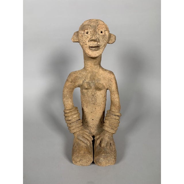 Title: Bankoni statuette, Mali, 13th-15th century, terracotta, red ochre, African tribal art For Sale