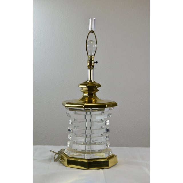 Vintage 1991 Bauer Hollywood Regency Styled Stacked Lucite and Brass Table Lamp With Brass Base and Cover For Sale - Image 11 of 11
