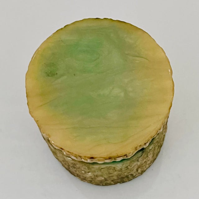 C. 1950s Vintage MCM Italian Alabaster Box in the Style of Fratelli Coppini & Angelo Pinna – Green Onyx & Turquoise Hues With Brass Hinged Lid For Sale In Miami - Image 6 of 10