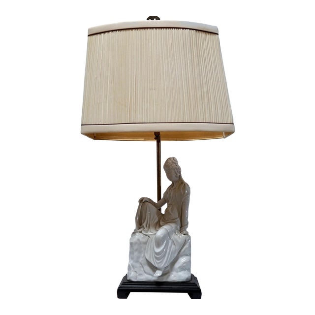 1950s White Porcelain Blanc De Chine Kwan Yin Sitting Table Lamp With Shade For Sale