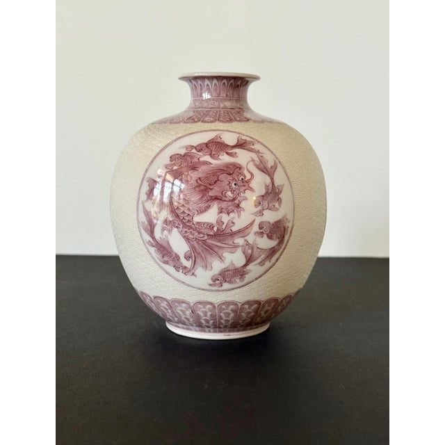 Fine Japanese Porcelain Vase with Carving by Makuzu Kozan Meiji Period For Sale - Image 16 of 18