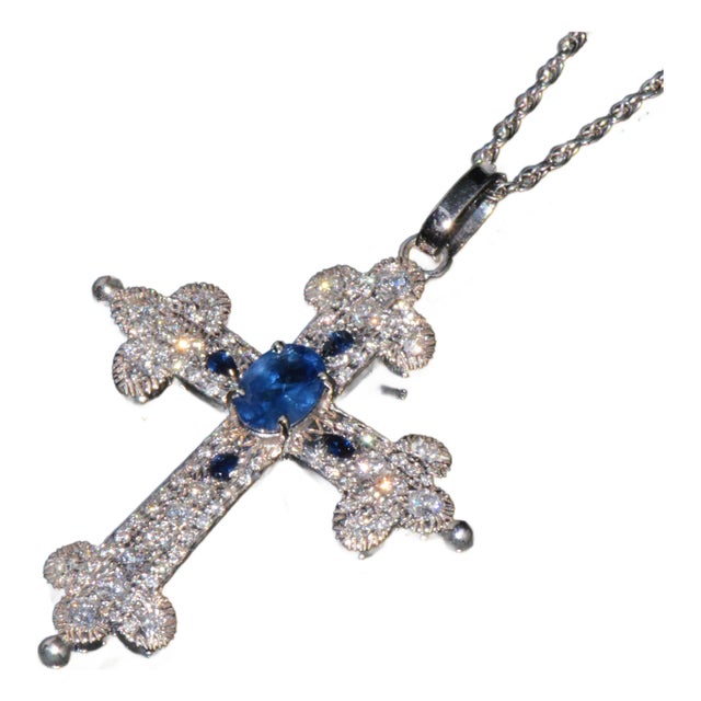 Certified Natural 2.15Cts vs F Diamond Sapphire 18k 750 Solid Gold Filigree Cross Pendant For Sale