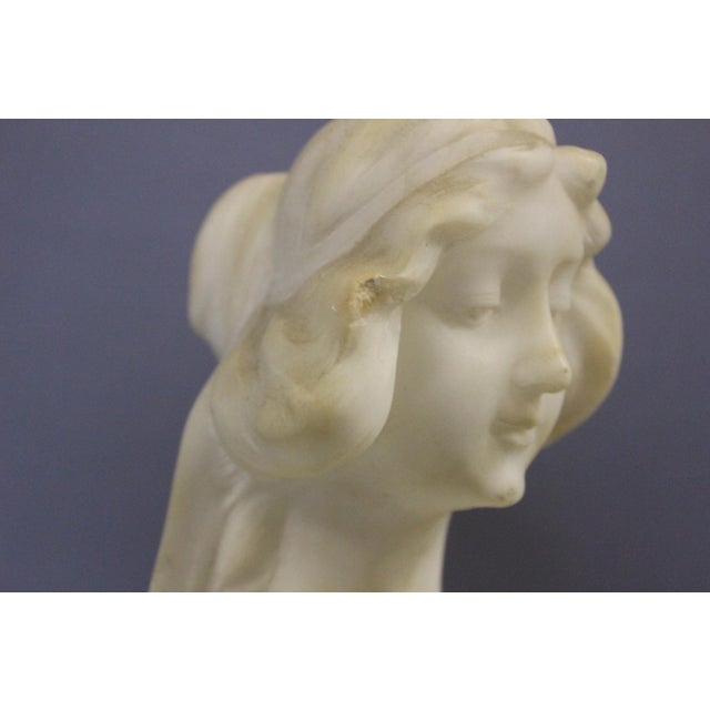 White Art Nouveau Bust of a Young Woman in Alabaster, 1900 For Sale - Image 8 of 12