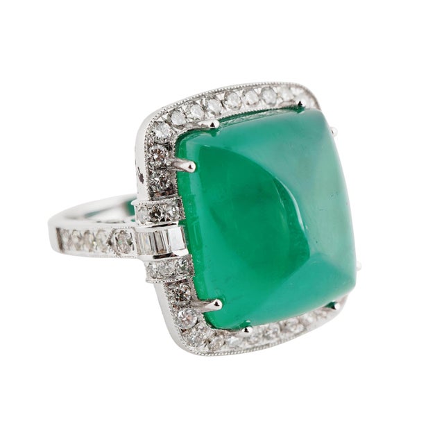2020s Natural Zambian Cabochon Emerald Diamond Ring in 18k Gold For Sale - Image 5 of 8