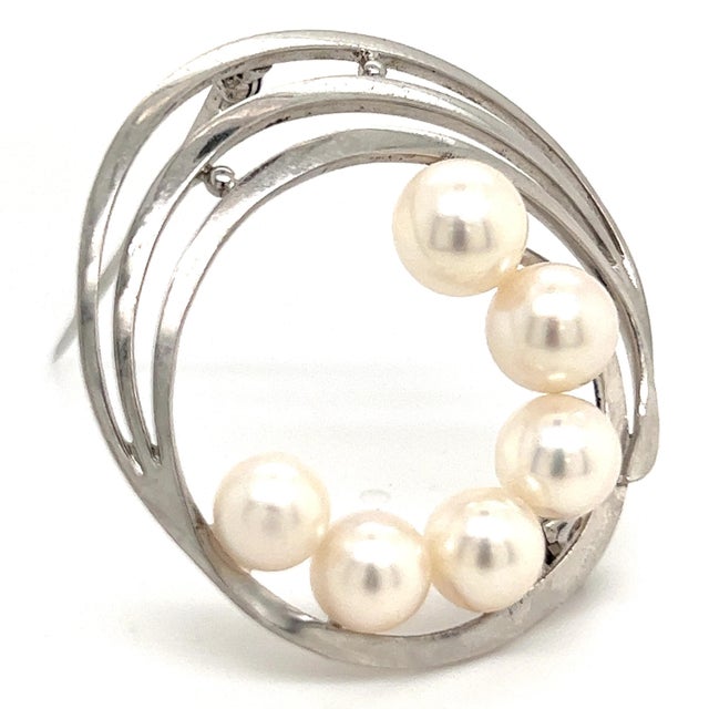 Contemporary 1990s Mikimoto Estate Akoya Pearl Circle Brooch Sterling Silver For Sale - Image 3 of 9