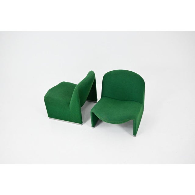 Pair of Alky armchairs in original green fabric. Seat height: 39 cm. Wear consistent with age and time. This piece is...