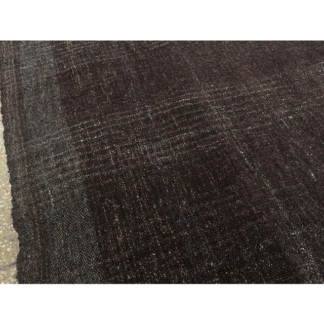 Galerie Shabab Collection Mid-20th Century Handmade Turkish Flatweave Kilim Gallery Carpet For Sale In New York - Image 6 of 10