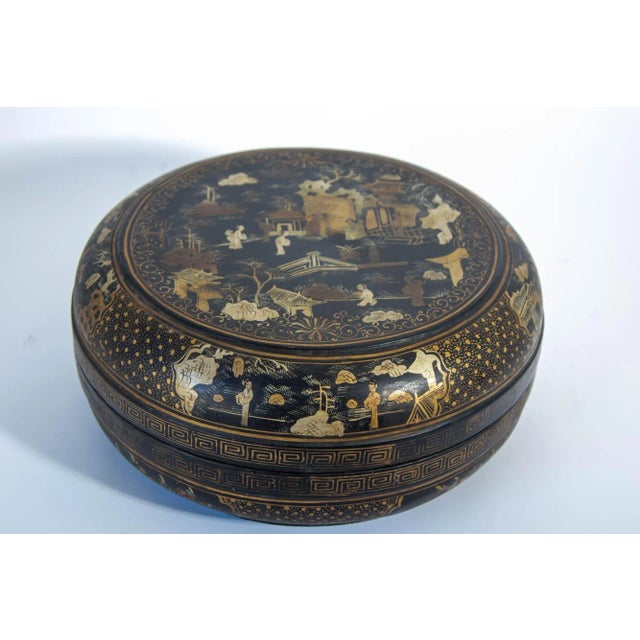 Wood Large Chinese Export Round Black Lacquered Gilt Painted Covered Box 1950s For Sale - Image 7 of 9