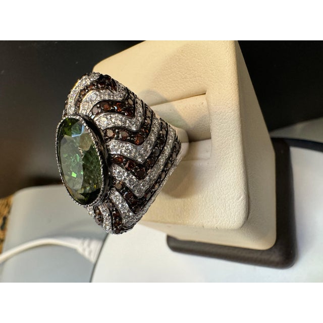 10Ct Green Tourmaline & 4.2 Ct Diamond Zigzag Cocktail Ring 18 Kt White Gold 6.5 For Sale - Image 11 of 18
