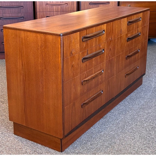Wood Mid Century Modern Double Bank Teak Chest of Drawers by G-Plan, Uk c.1960 For Sale - Image 7 of 9