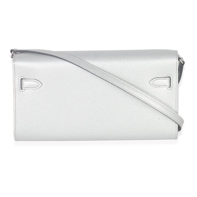 Argent Metallic Chevre Chamkilight Kelly Wallet To Go PHW For Sale - Image 4 of 9