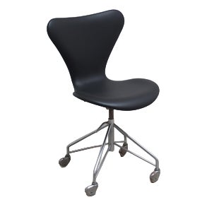 Vintage 3117 Swivel Desk Chair in Leather by Arne Jacobsen for Fritz Hansen, 1971 For Sale