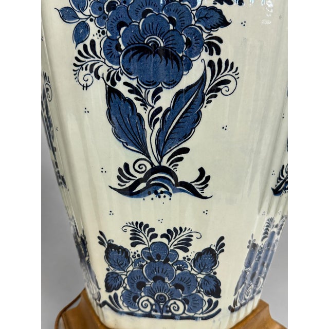 Mid-20th Century Dutch Delft Blue-and-White Ceramic & Giltwood Lamps - a Pair For Sale - Image 9 of 10