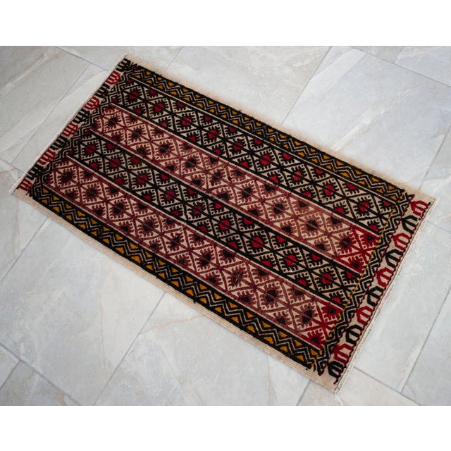 Hand-Woven Braided Small Rug Turkish Jajim Kilim - 21″ × 39″ For Sale - Image 6 of 9