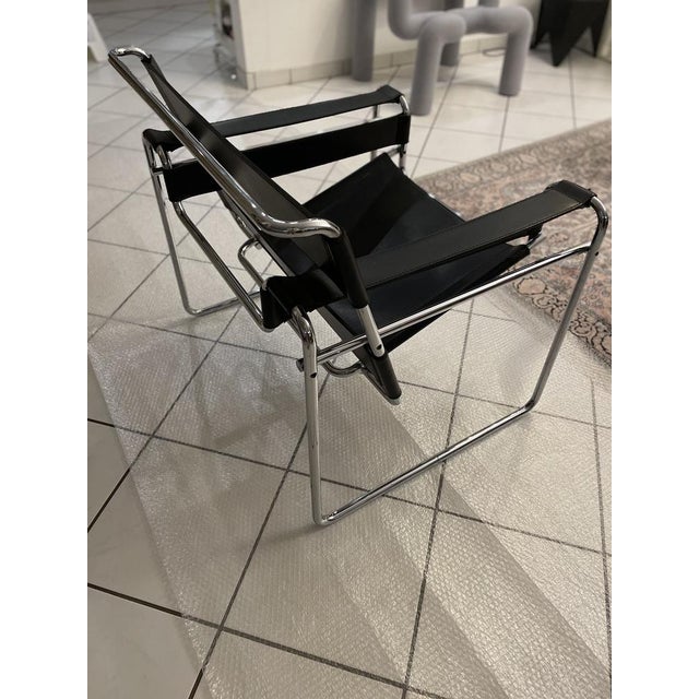 Contemporary Vintage Bauhaus Wassily Armchairs by Marcel Breuer for Knoll Int., 1970s, Set of 2 For Sale - Image 3 of 4