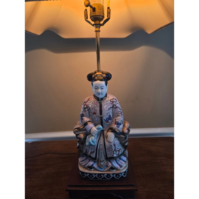 Chinoiserie Chinoiserie Asian Figural Porcelain Lamp For Sale - Image 3 of 12