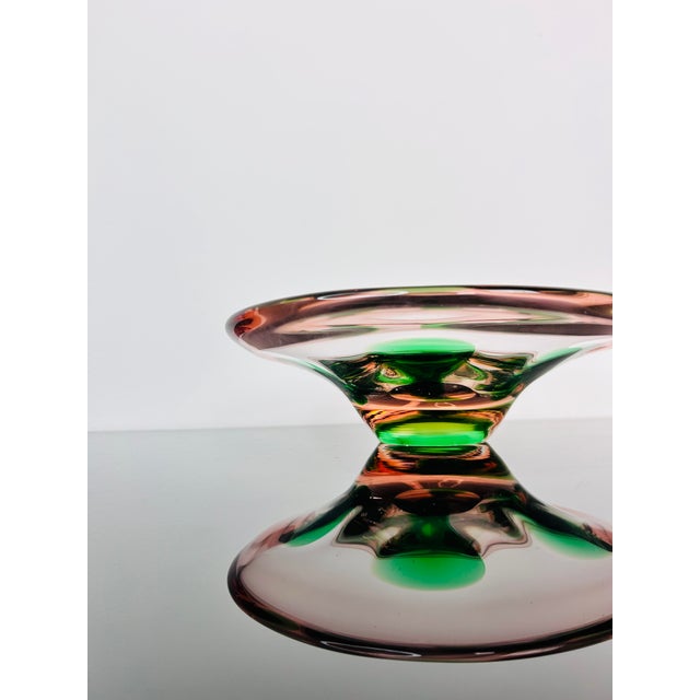 Mid-Century Modern Green Inlaid Art Glass Bowl by Pavel Stejskal for Škrdlovice, Fomer Czechoslovakia, 1960s For Sale - Image 3 of 5