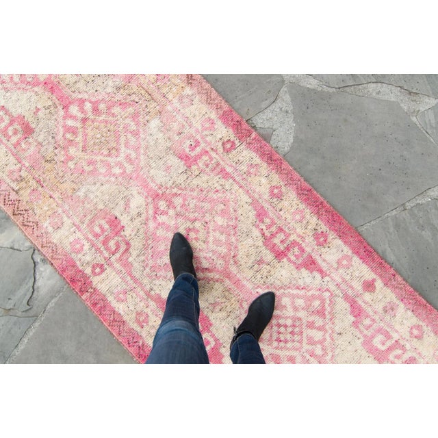 This distressed and geometric Kurdish runner exemplifies that feel of harmonious pink/beige overtone which resembles a...