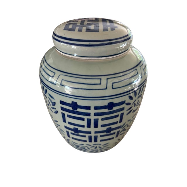 A blue "double happiness" ginger jar from the mid to late 20th century. In very good condition with some minor wear...