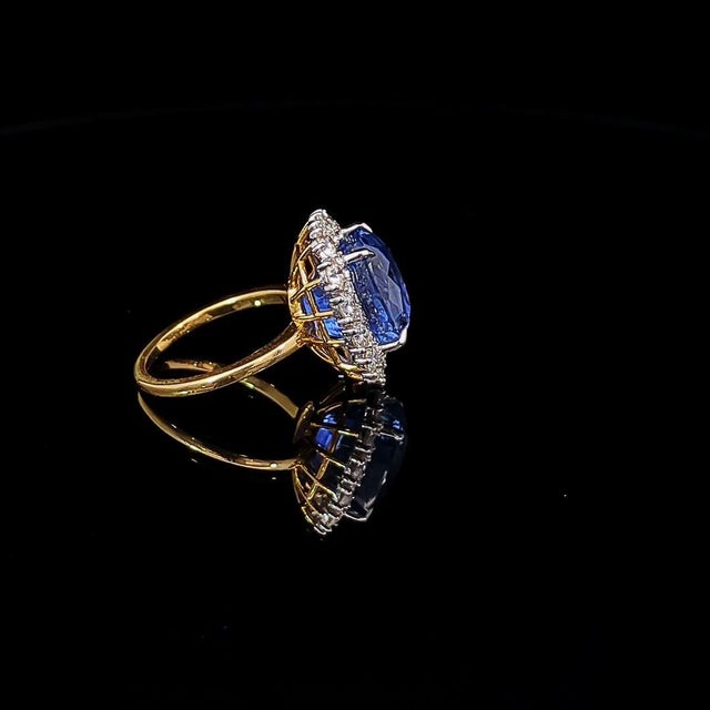 Blue 10.21 Carat Natural Blue Ceylon Sapphire Ring and Diamond Ring, Size 6 For Sale - Image 8 of 12