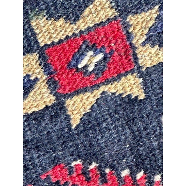 Small Mid-Century Turkish Yastik Rug from Bobyrugs, 1940s For Sale - Image 11 of 18