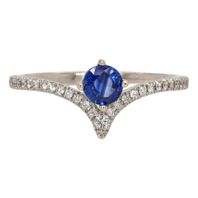 Ceylon Blue Sapphire Ring With Chevron Diamond Pavé Shank in 14k White Gold, Size 6.75 For Sale