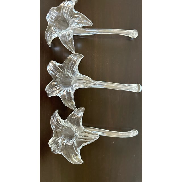 Contemporary 1990s Clear Hand Blown Glass Floral Art Bud Vases - Set of 3 For Sale - Image 3 of 7