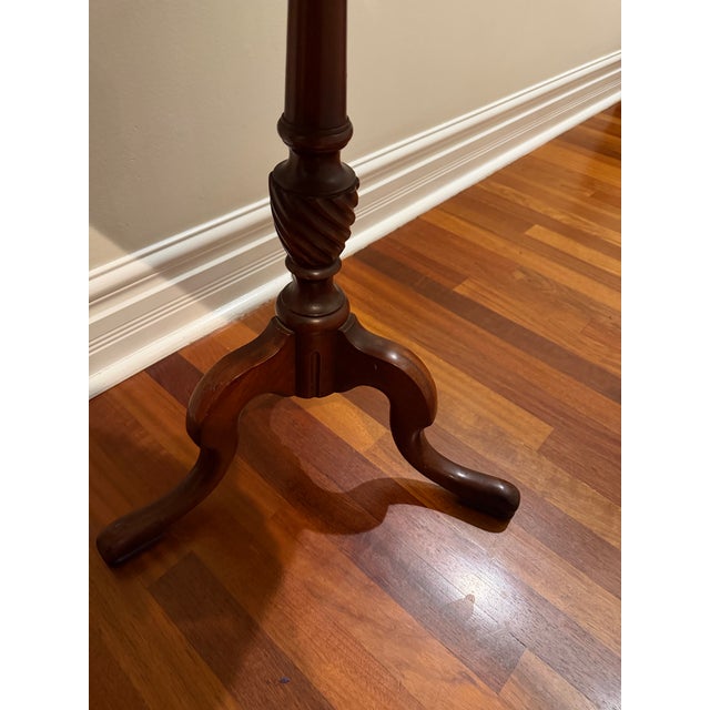 1940s Kindel Colonial Revival Mahogany Pedestal Side Table With Barley Twist For Sale In Chicago - Image 6 of 11