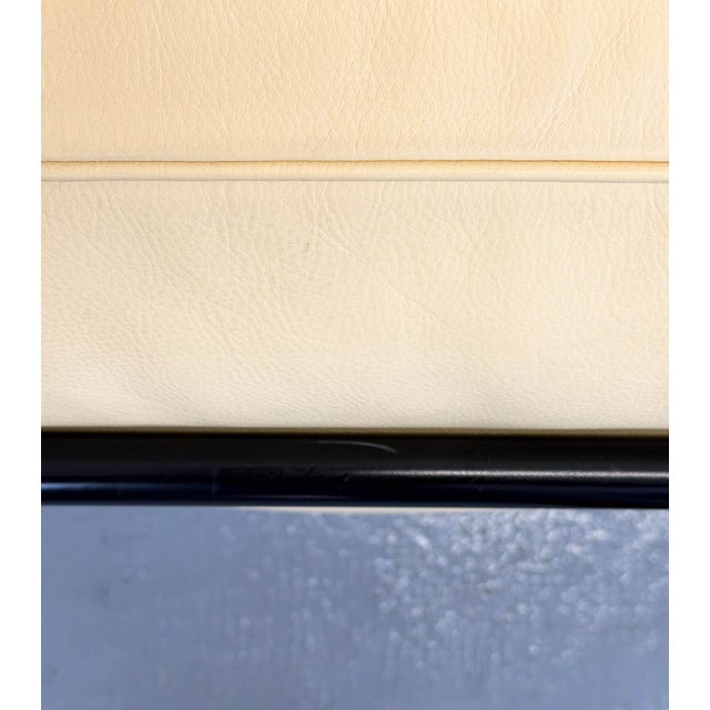 Cream Mid-Century Modern LC2 Two-Seater Sofa in Cream Leather by Le Corbusier Perriand Jeanneret for Cassina, Italy, 2010s For Sale - Image 8 of 11