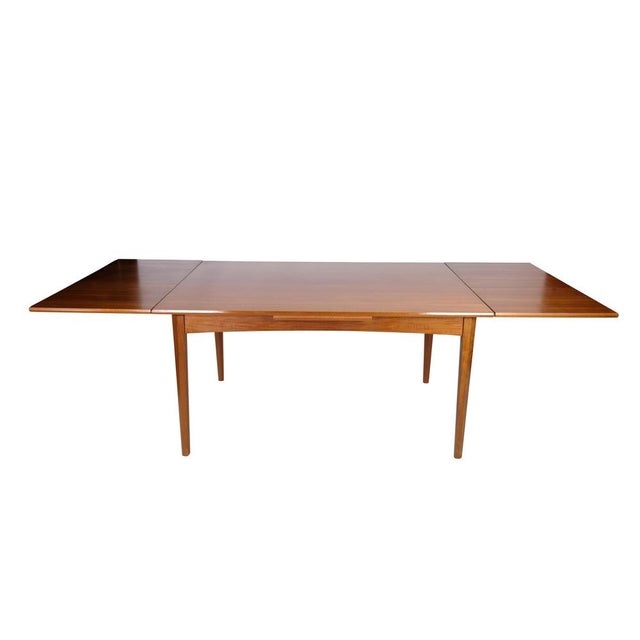 This dining table in teak is a beautiful and functional piece of furniture in Danish design from the 1960s. The table is...