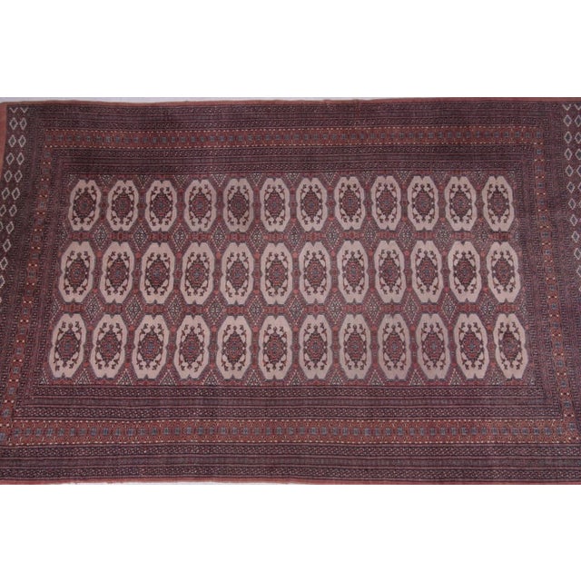 Pakistani hand-knotted Karachi rug in excellent condition. Signed - see photo. Very good quality and density of the weave...
