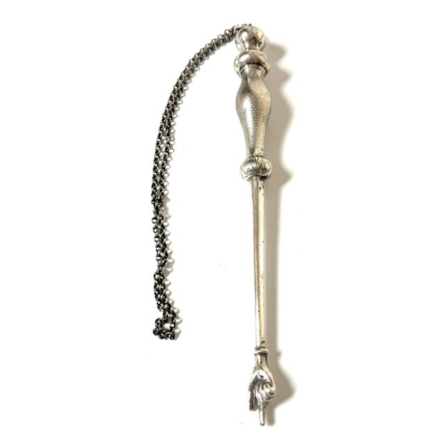 Contemporary Eastern European Silver Torah Pointer (Yad) with Hebrew Inscription, 1880-1920 For Sale - Image 3 of 18