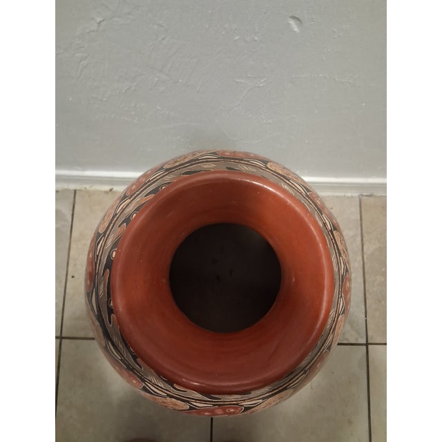 Signed 12" Mata Sgaffito Vessel -Ines Oliva- Geometric Lizard Motif. For Sale In Tampa - Image 6 of 11