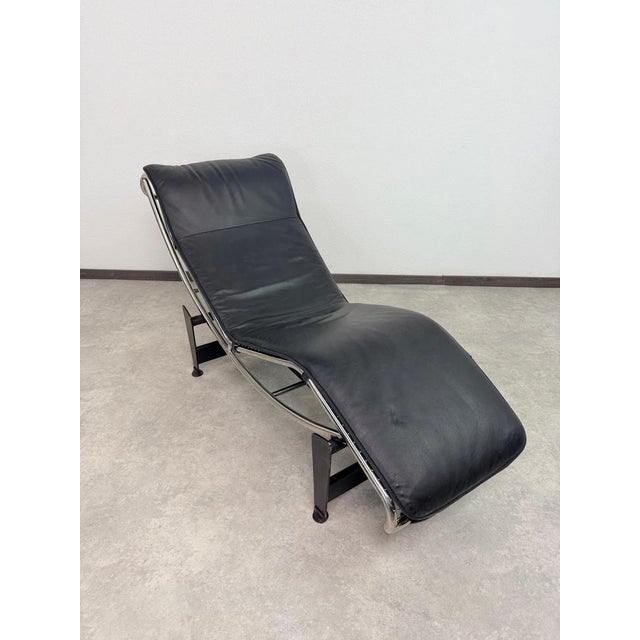 Metal Vintage LC4 Chaise Lounge in Black Leather by Le Corbusier, 1970s For Sale - Image 7 of 13