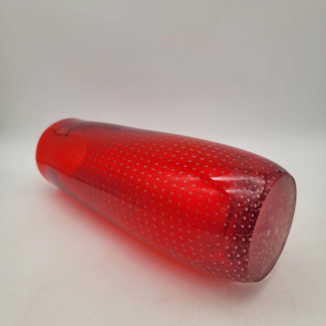 Mid-Century Modern Mid 20th Century Modern Archimede Seguso Red Murano Glass Vase With Bubble Design For Sale - Image 3 of 5